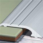 COPRIGIUNTO/PIEDAL ADESIVO OTTONE CM. 90 C/SBALZO MM. 10